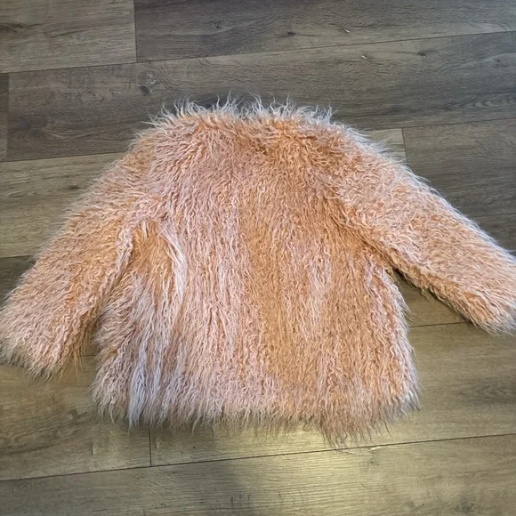 Pink shag, faux fur coat with clasps - Picture 5 of 7